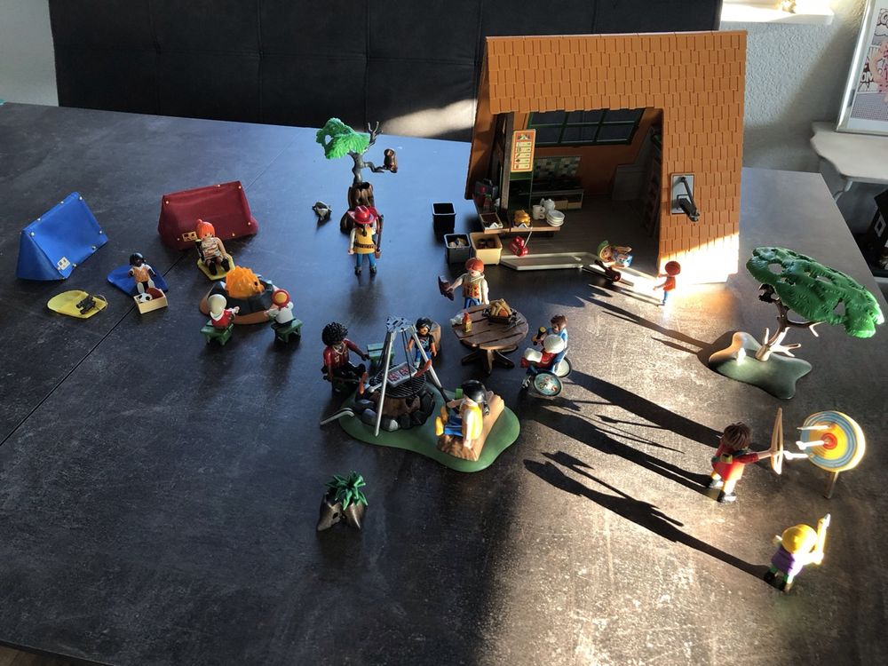 Playmobil Jouets: Playmobil,im guten Zustand,kindercamp,viele figürli – D'occasion à Subingen par Bea8 8