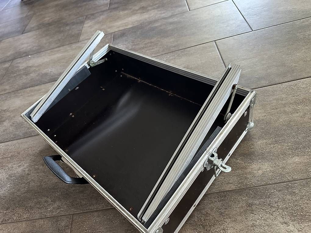 Sonstiges Zubehör: Case Rack mit 19 Zoll Schienen – Gebraucht aus Rickenbach Sulz von gekopro 1
