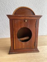 Hölzerne Schachtel / Hülle / Box (ggf. für eine Uhr)