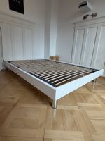 Hasena Bettgestell, 140 × 200cm, weiss lackiert, Metallfüsse