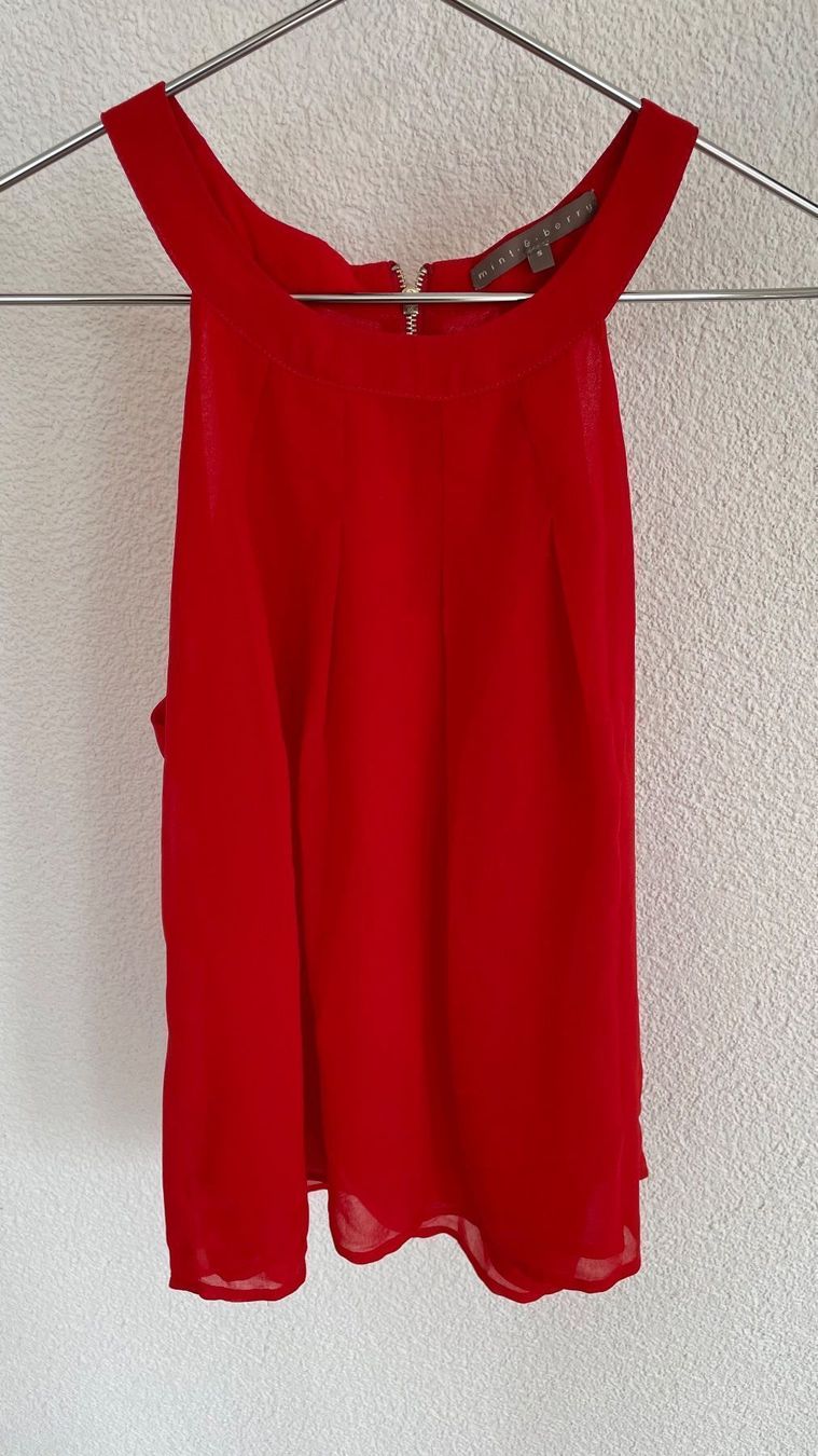 Blusen: Rote Bluse (S) schulterfrei mit Reisverschluss – Gebraucht aus Glattpark(Opfikon) von AydenM
