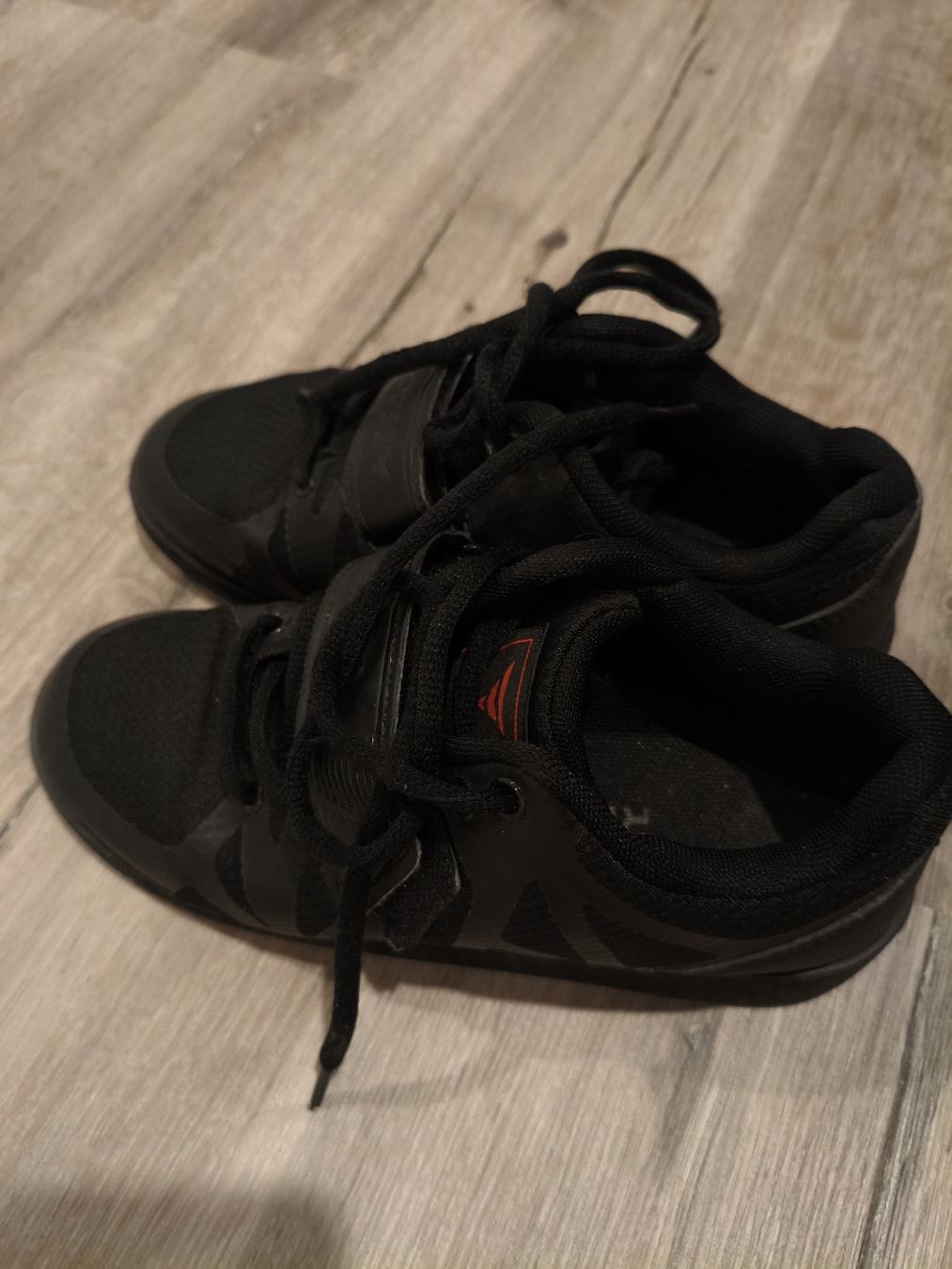 Scarpe da donna: scarpe core 37 – Usato da Bioggio venduto da OresteIronix