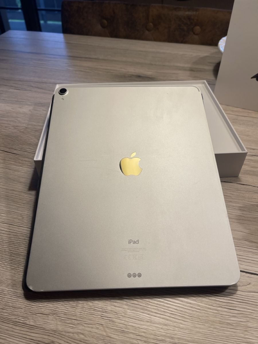 Apple Tablet PC: Apple iPad Pro mit Smart Keyboard, Pencil – Gebraucht aus Eriz von qot 8