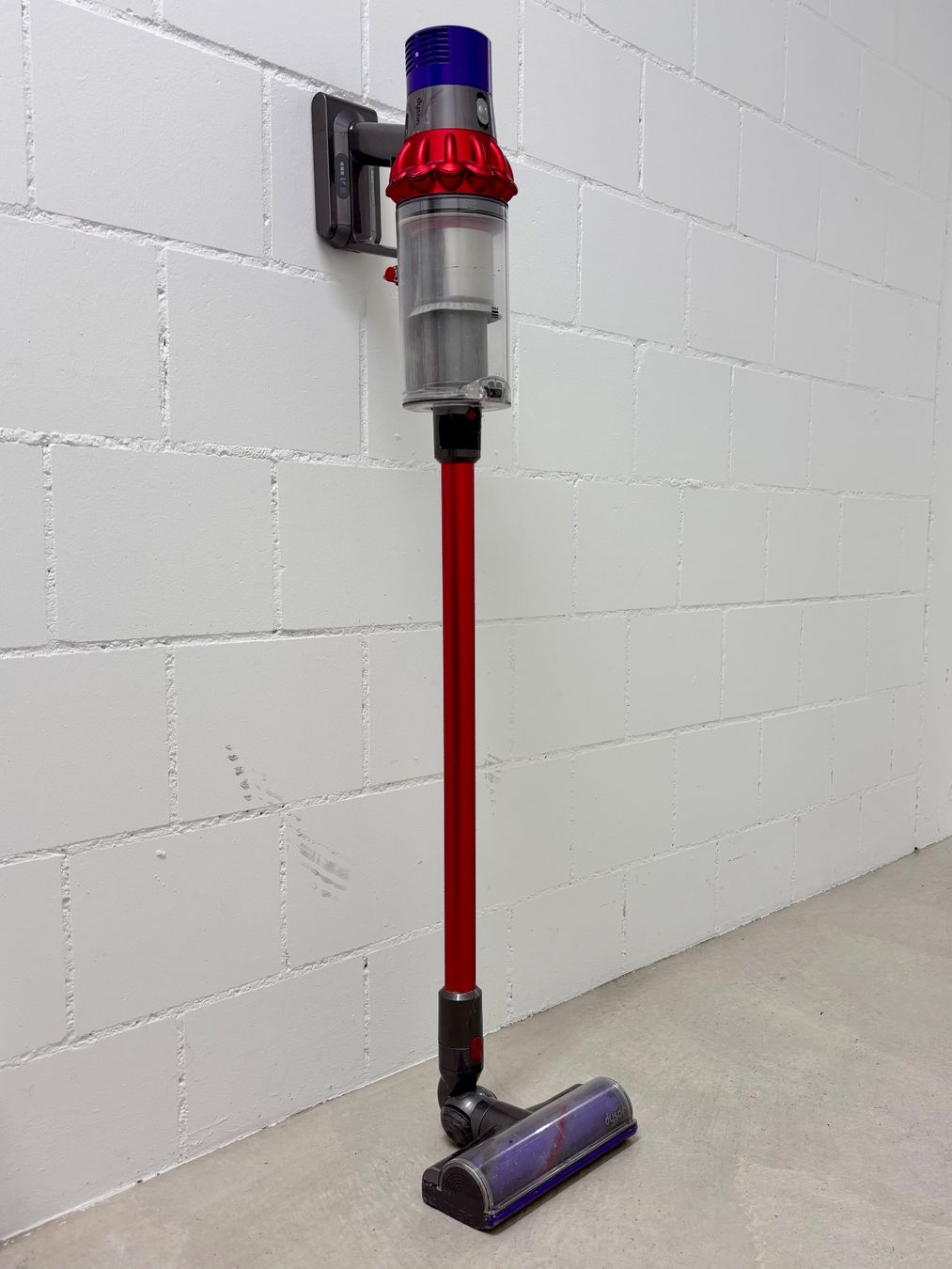Dyson Staubsauger & Zubehör: Dyson Akku Staubsauger – Gebraucht aus Bottmingen von ale_lls9