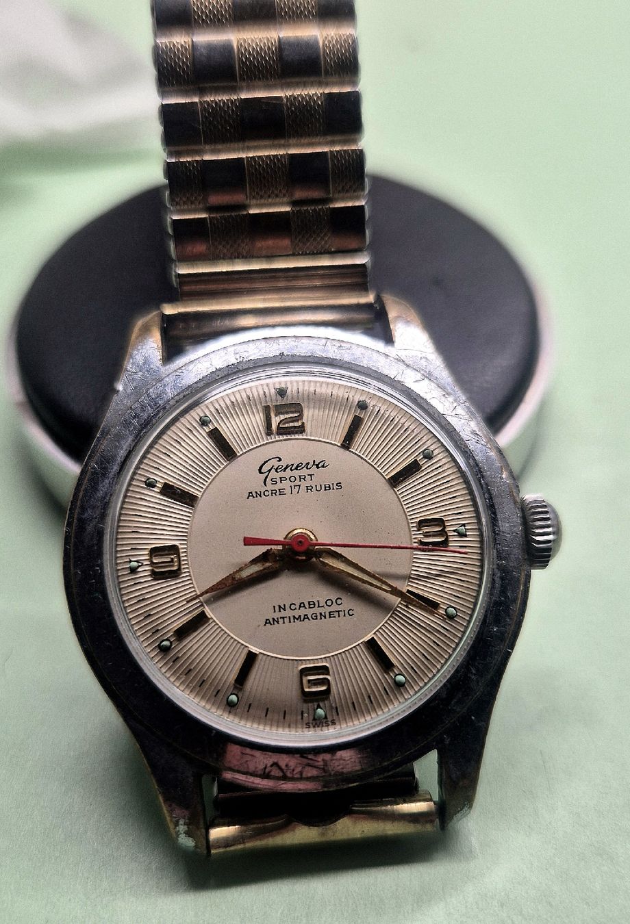 Swiss Orologi: Vintage Armbanduhr Läuft! – Usato da Zürich venduto da ILove2ndHandCommerce