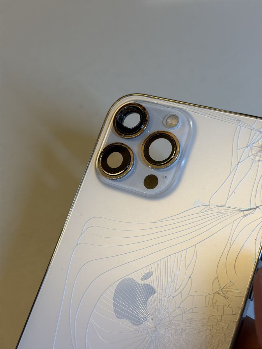 Apple Portables: iPhone 13Pro Max weiss Gehäuse – Défectueux à Chur par beverlyone 2