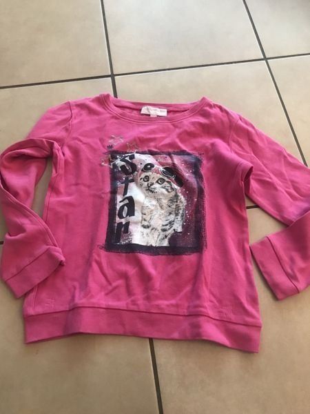 Maglioni & Felpe: Mädchen Pullover 128 – Usato da Bergdietikon venduto da antovale