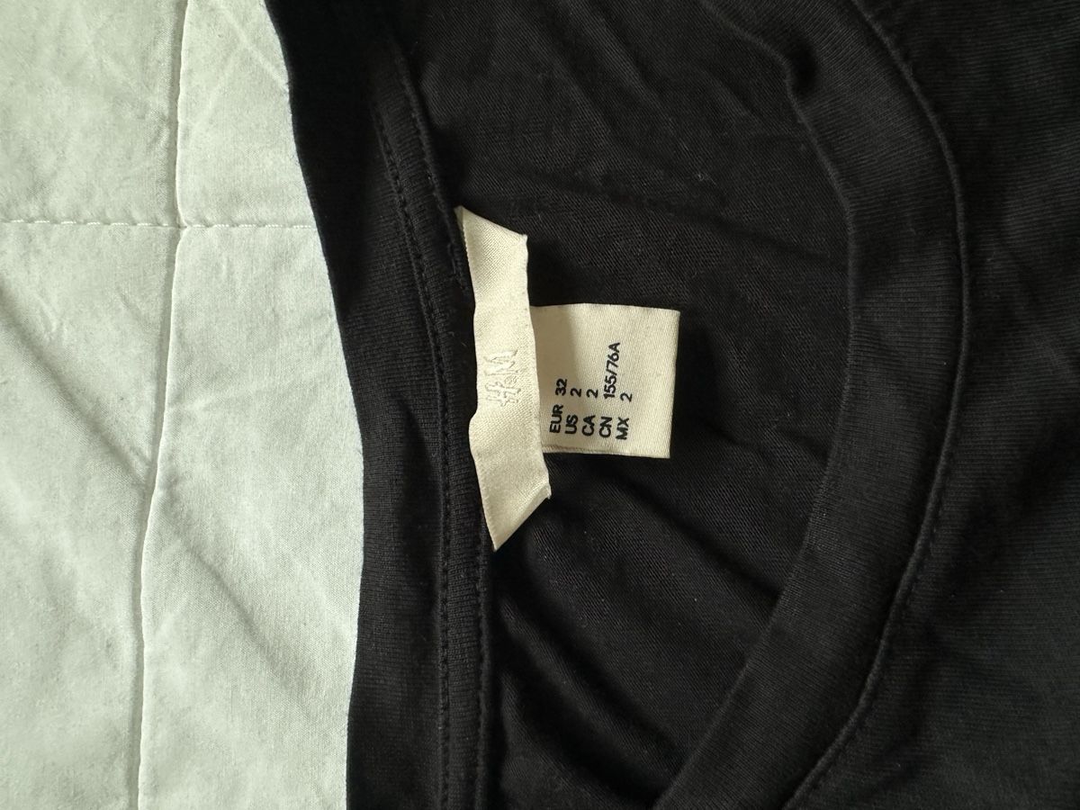 H&M Robes: Robe noire H&M, taille 32 – D'occasion à Geroldswil par MeganeMegane 3
