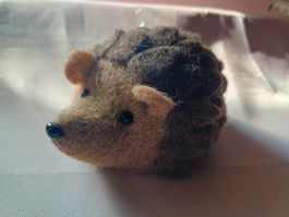 neu: Igel Figur braun handgemacht aus Filz, Deko