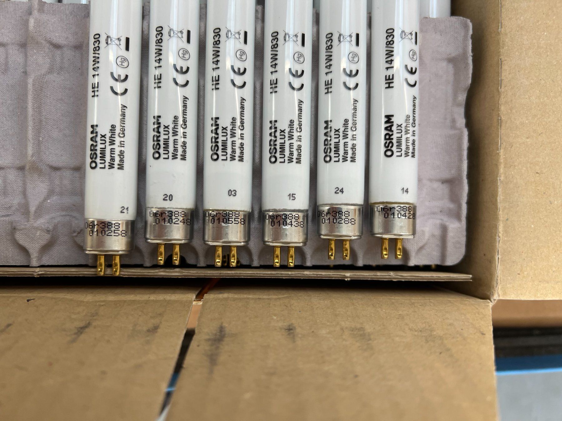 Osram Lampade: OSRAM LUMILUX HE 14W/830 WARM WHITE – Nuovo e nell'imballaggio originale da Mägenwil venduto da BackInWhite 1