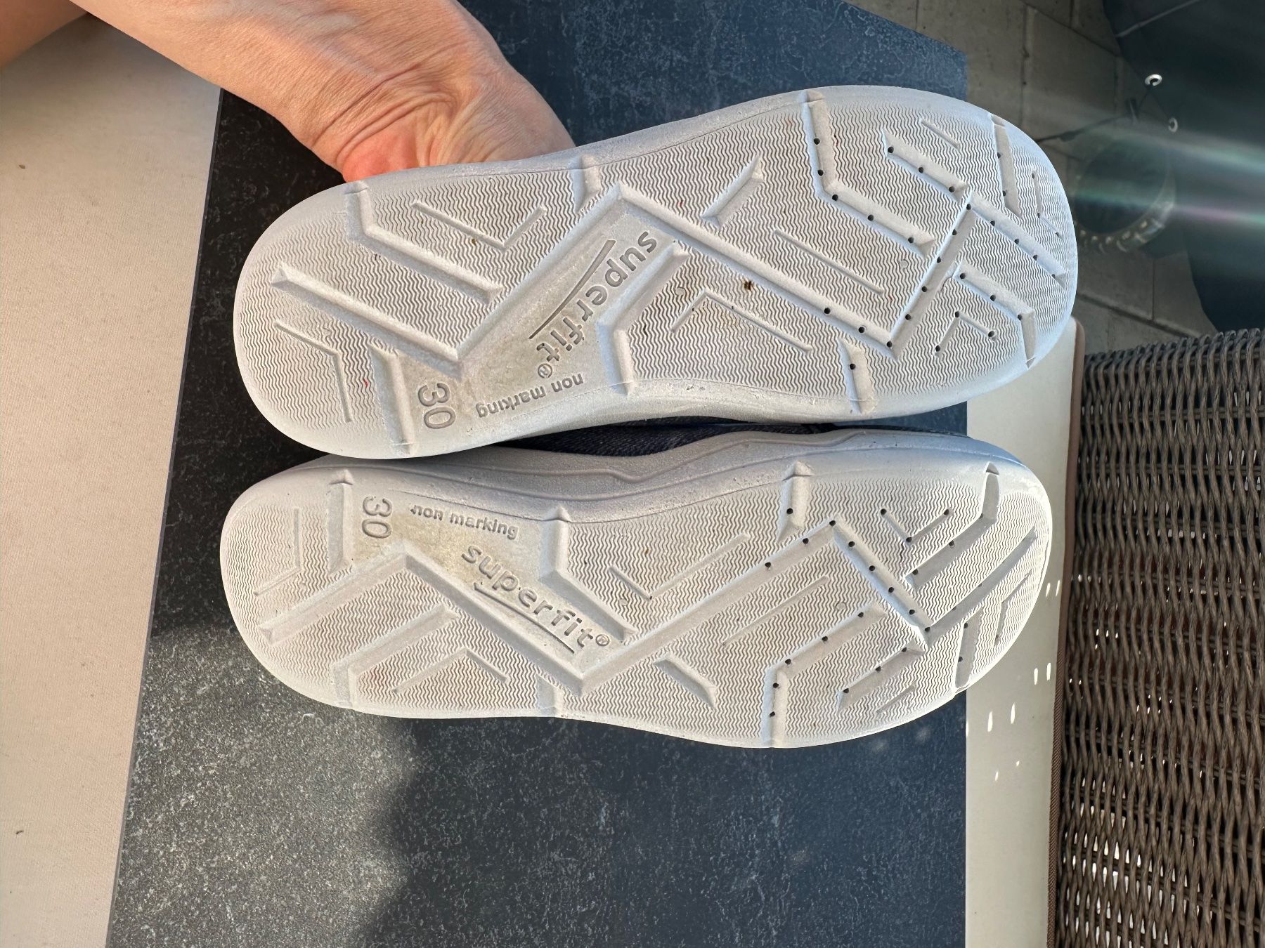 Superfit Scarpe per ragazzi: Kinder Hausschuhe Superfit Grösse 30 – Usato da Kloten venduto da gab_jl5l 1