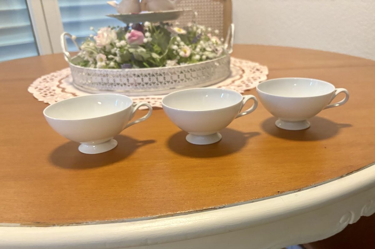 Hutschenreuther Tazze: Hutschenreuther Chloè Fleurons Blanche Tassen 3 Stk. – Usato da Baden venduto da Tiffany6878