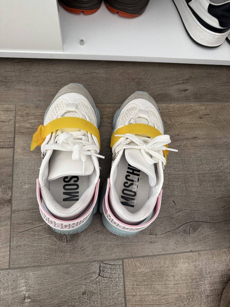Moschino Pantaloni: Moschino white trainers with yellow size 37 – Usato da Neuenegg venduto da ttd_2pr6 2