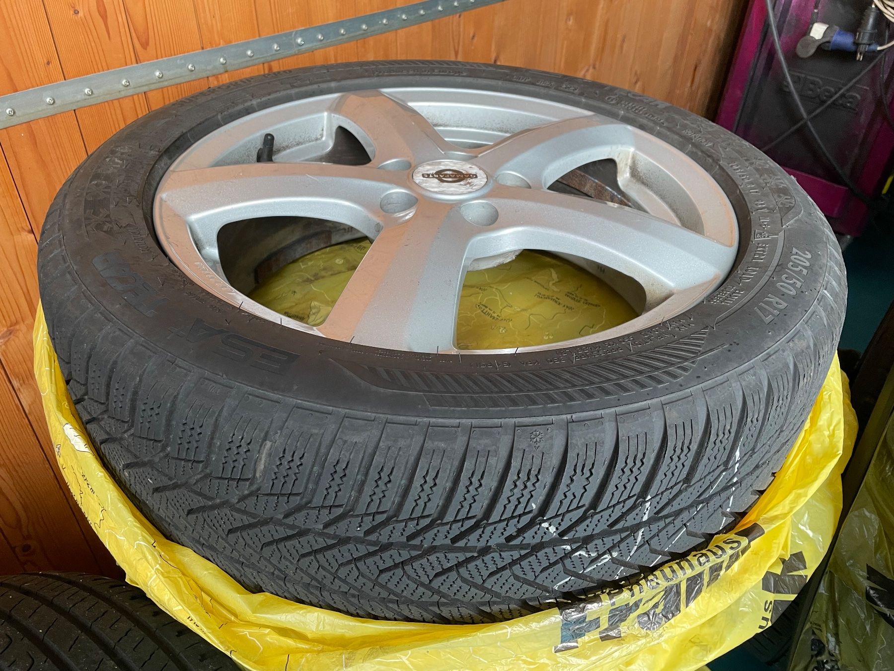 Felgen: Felgen mit Winterpneu – Gebraucht aus Ehrendingen von FH540