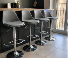 Lot de 4 tabourets de bar réglables gris  Très bon état