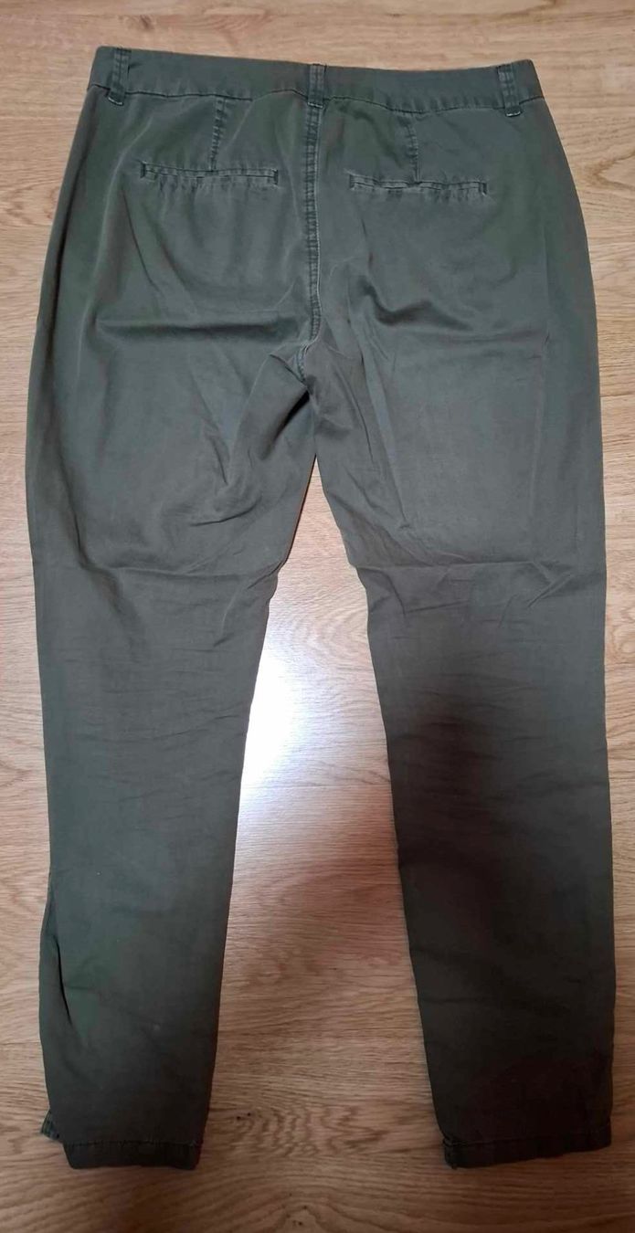Vero Moda Pantaloni: pantalon chino Vero moda – Usato da Arnex-sur-Orbe venduto da kprt 1