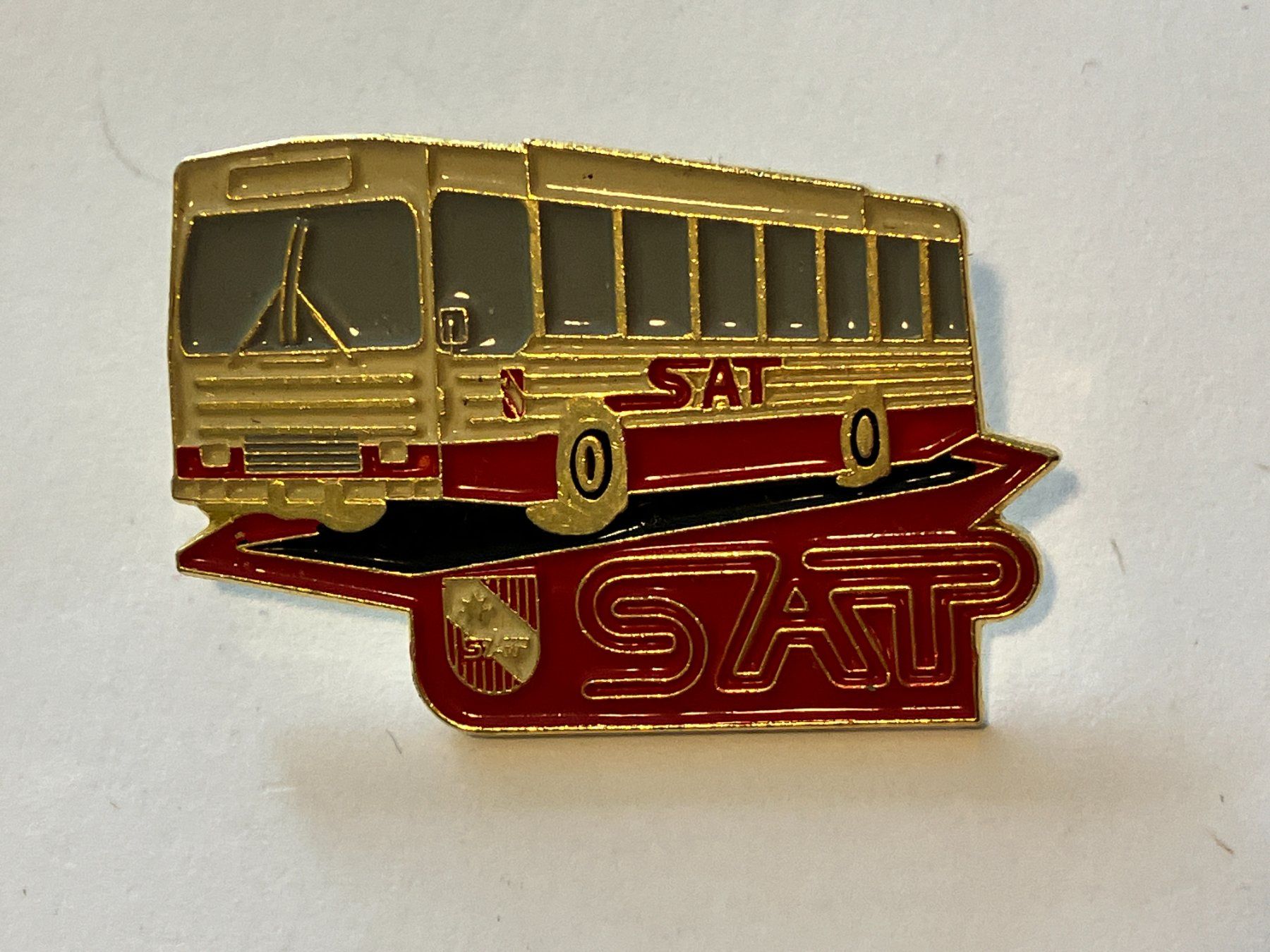 Placchette & Badge: 1 Pin SAT Autobus – Usato da Basel venduto da djwwpp