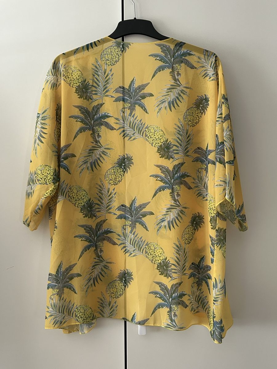 Blusen: Yellow sheer buttonless blouse L – Gebraucht aus Genève von NipponiaNippon 1