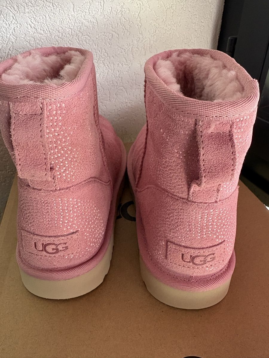 Ugg Scarpe da donna: UGG BOTTINE  NEUVE 39 ORIGINAL – Nuovo e nell'imballaggio originale da Corin de la crête venduto da Charnel49 1