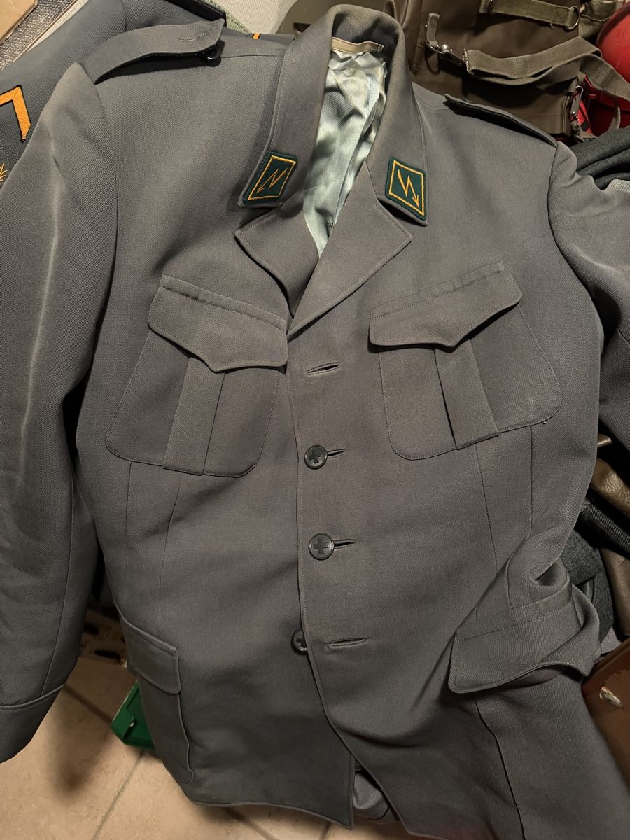 Armée suisse Uniformes: Schweizer Armee Offiziersuniform – D'occasion à monte carasso par Chanel82