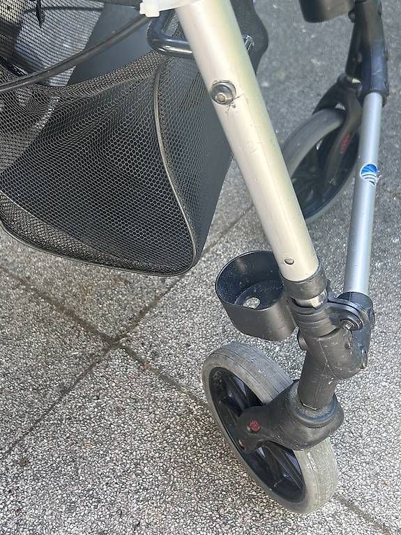 Ausili per la deambulazione: Rollator / Déambulateur pliable – Usato da moudon venduto da c_pavlos 3