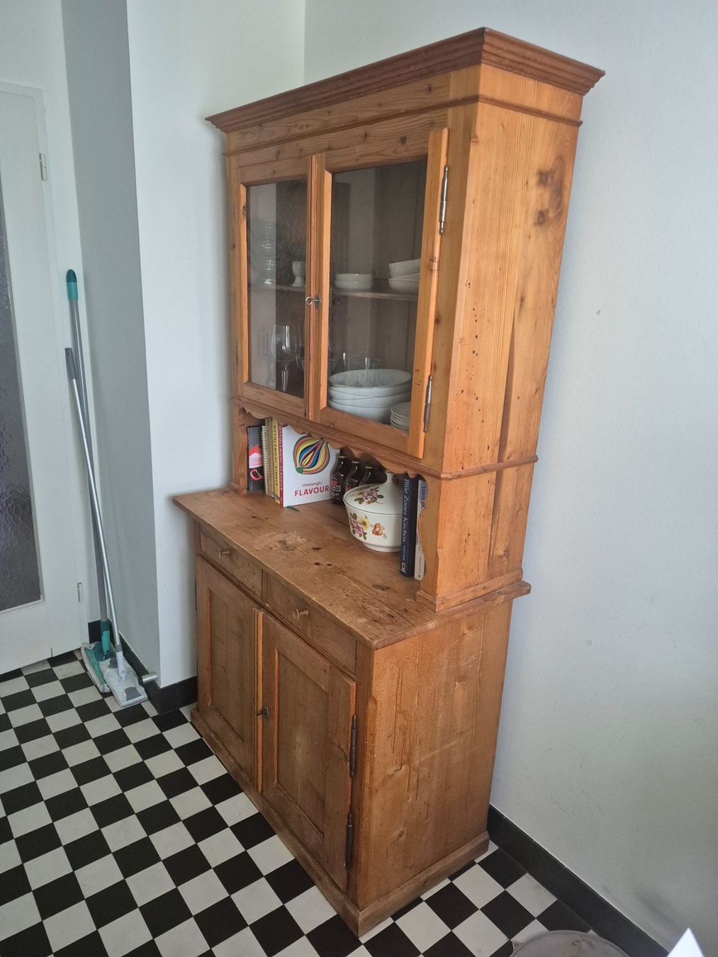 Credenze: Küchenbuffet Holz mit Glastüren in Zug – Usato da Baar venduto da speedy258