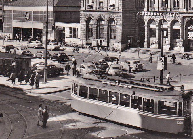 Cartoline postali: Zürich Bahnhofplatz Tram – Usato da Cormoret venduto da Pascalll2001 1