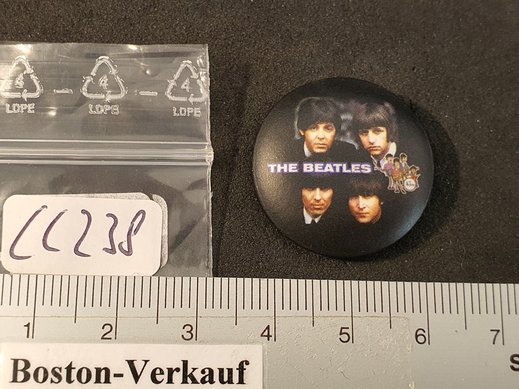 Placchette & Badge: CC238 - Pin /Button - Musik - The Beatles – Usato da Reinach BL venduto da Boston-Verkauf