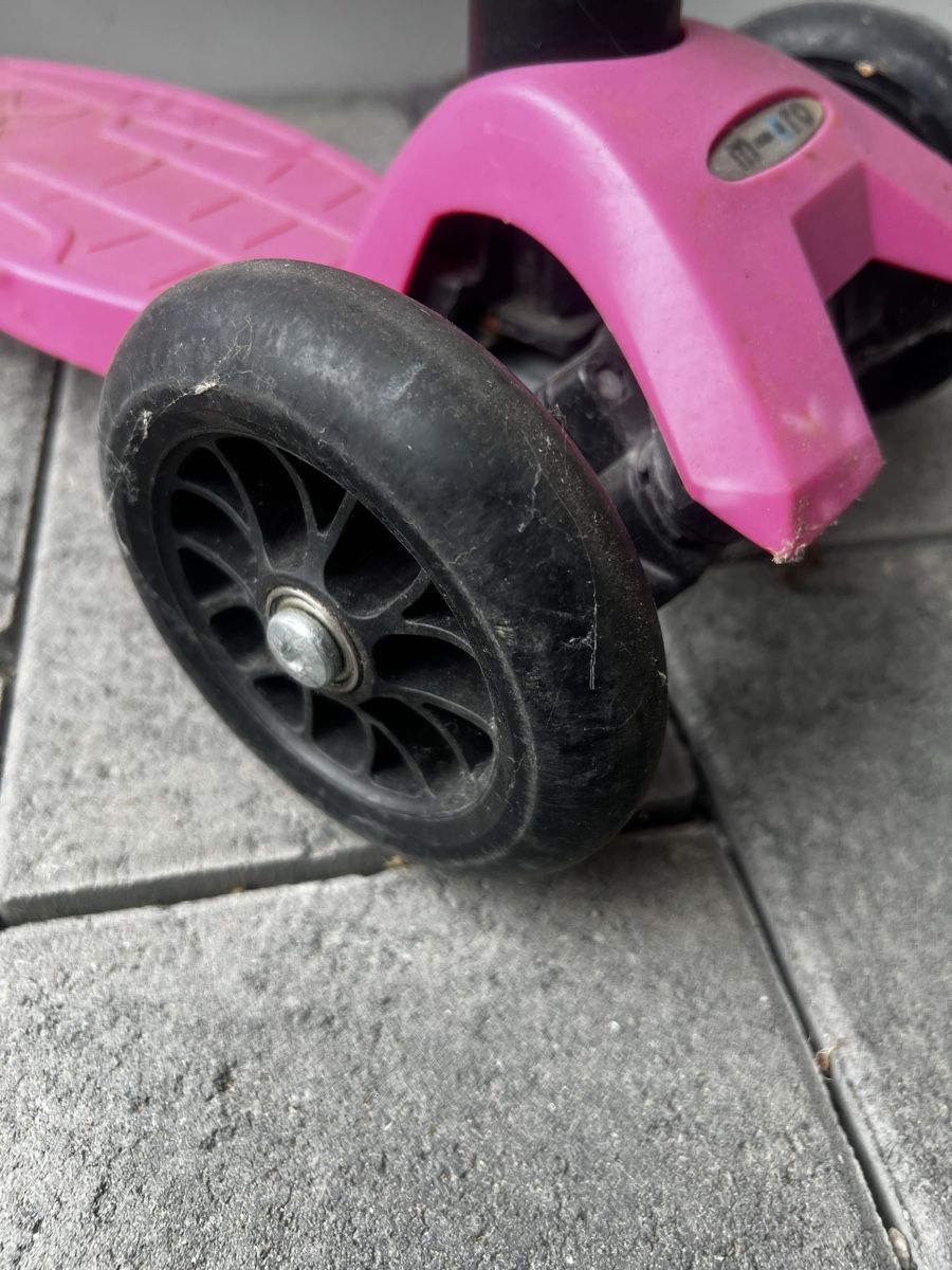 Micro Veicoli per bambini: Micro Scooter & Giro Helmet – Usato da Frick venduto da bla_zt9f 2