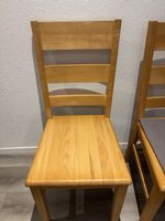 Chaise en bois massif couleur claire