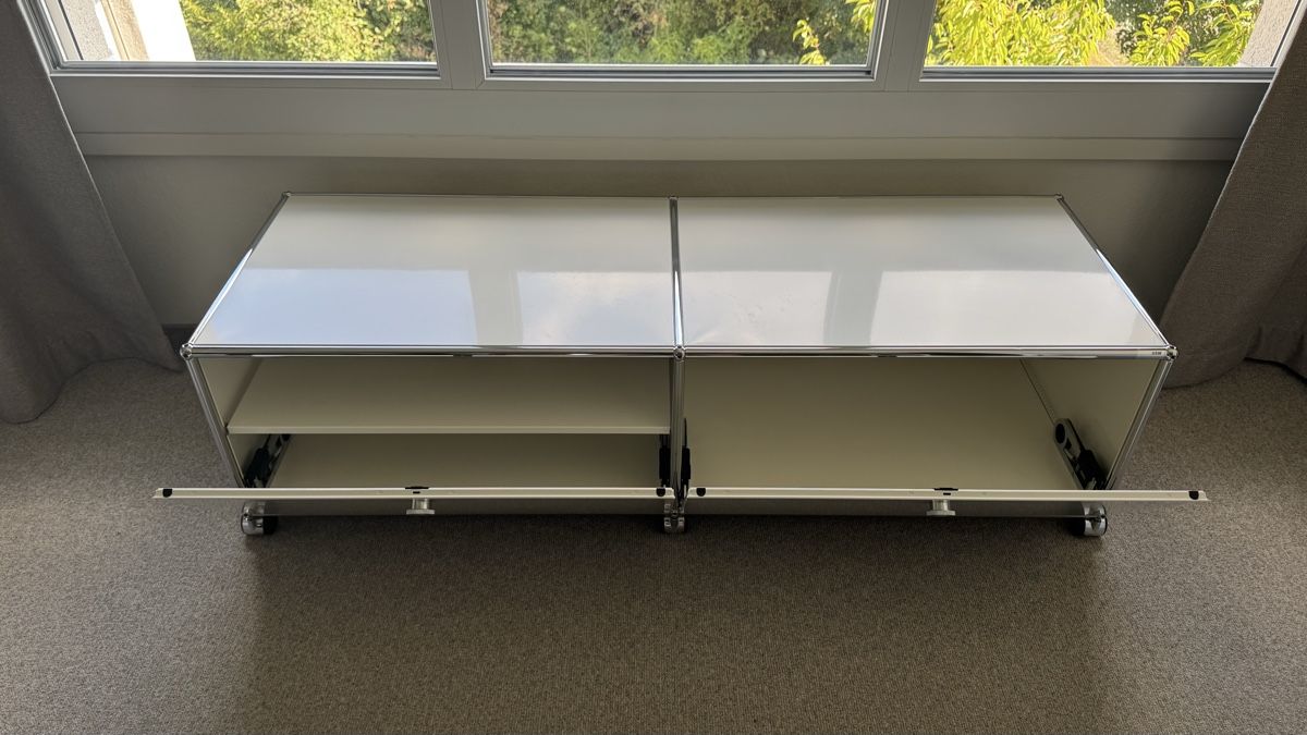USM Meubles TV: USM Lowboard Reinweiss – D'occasion à Niederhasli par Palmier83400 1