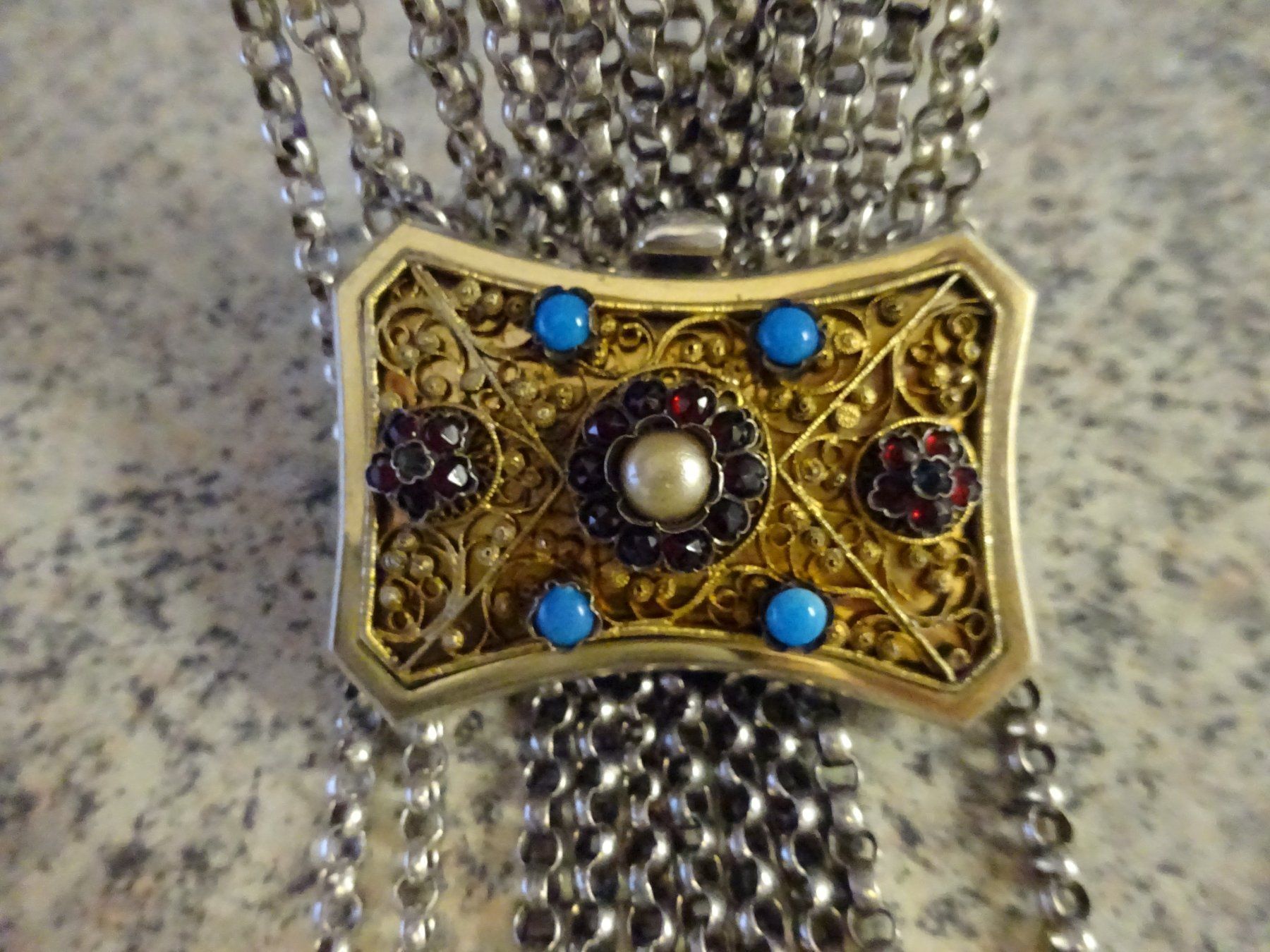 Catenine: Halsband / Bayern Dirndl – Usato da Esslingen venduto da FetteSchnecke 2