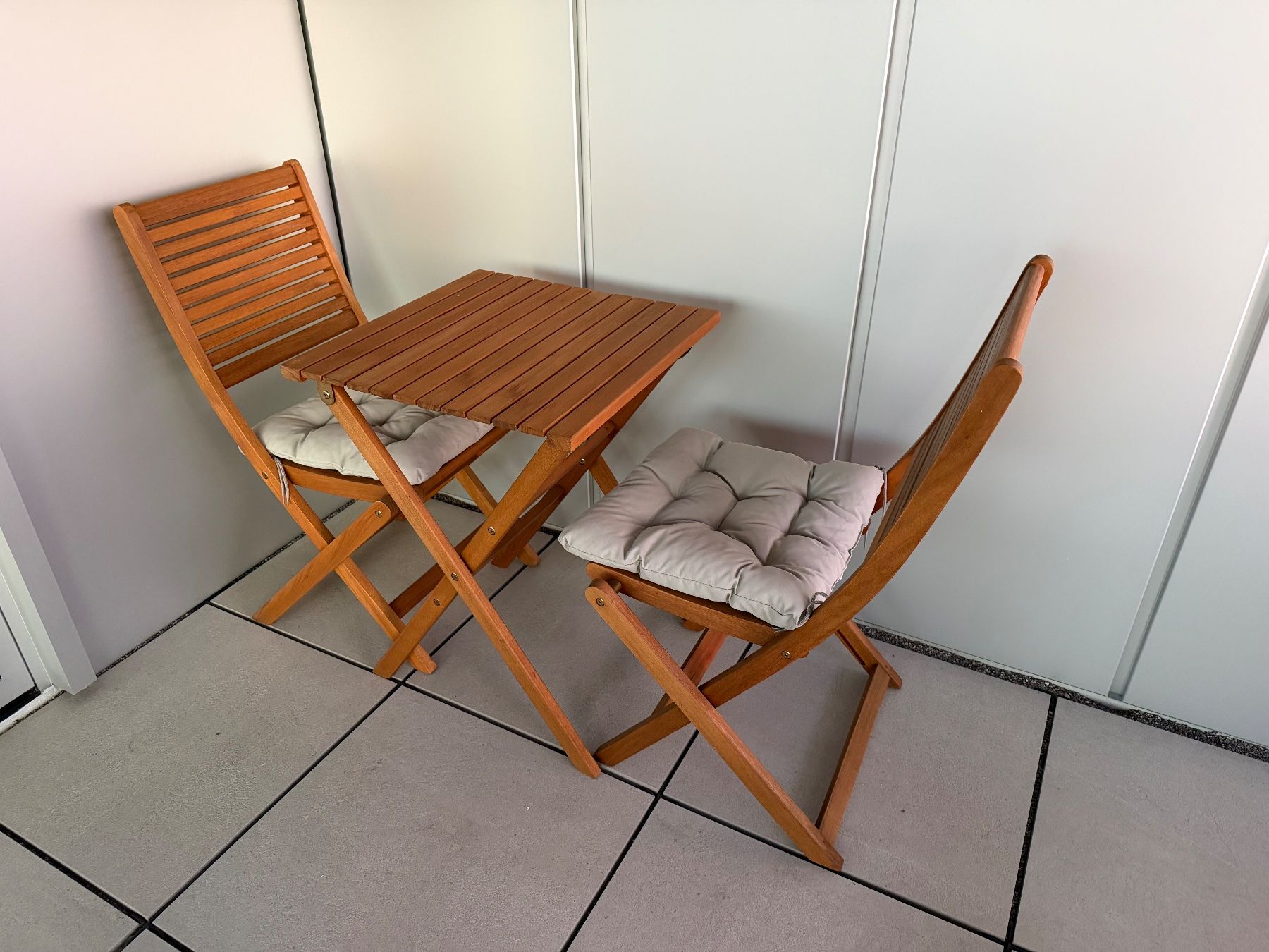 Mömax Set di tavolo e panche: Gartentisch mit 2 Stühlen Holz Klappbar mit Polstern – Nuovo (secondo la descrizione) da Ostermundigen venduto da eli_mpq7 1