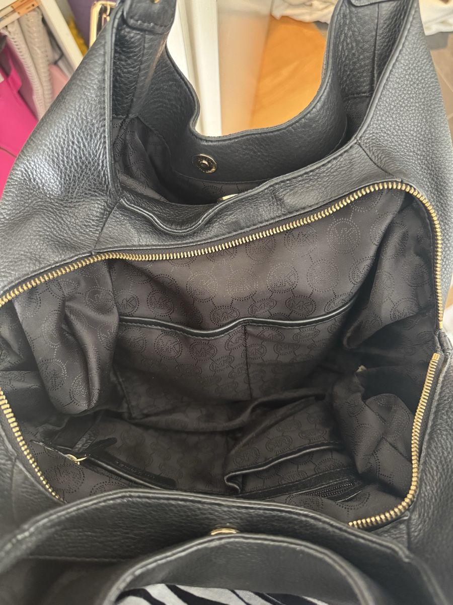 Michael Kors Taschen für Damen: Schwarze Michael Kors Handtasche – Gebraucht aus Langendorf von cheyenne_04 2