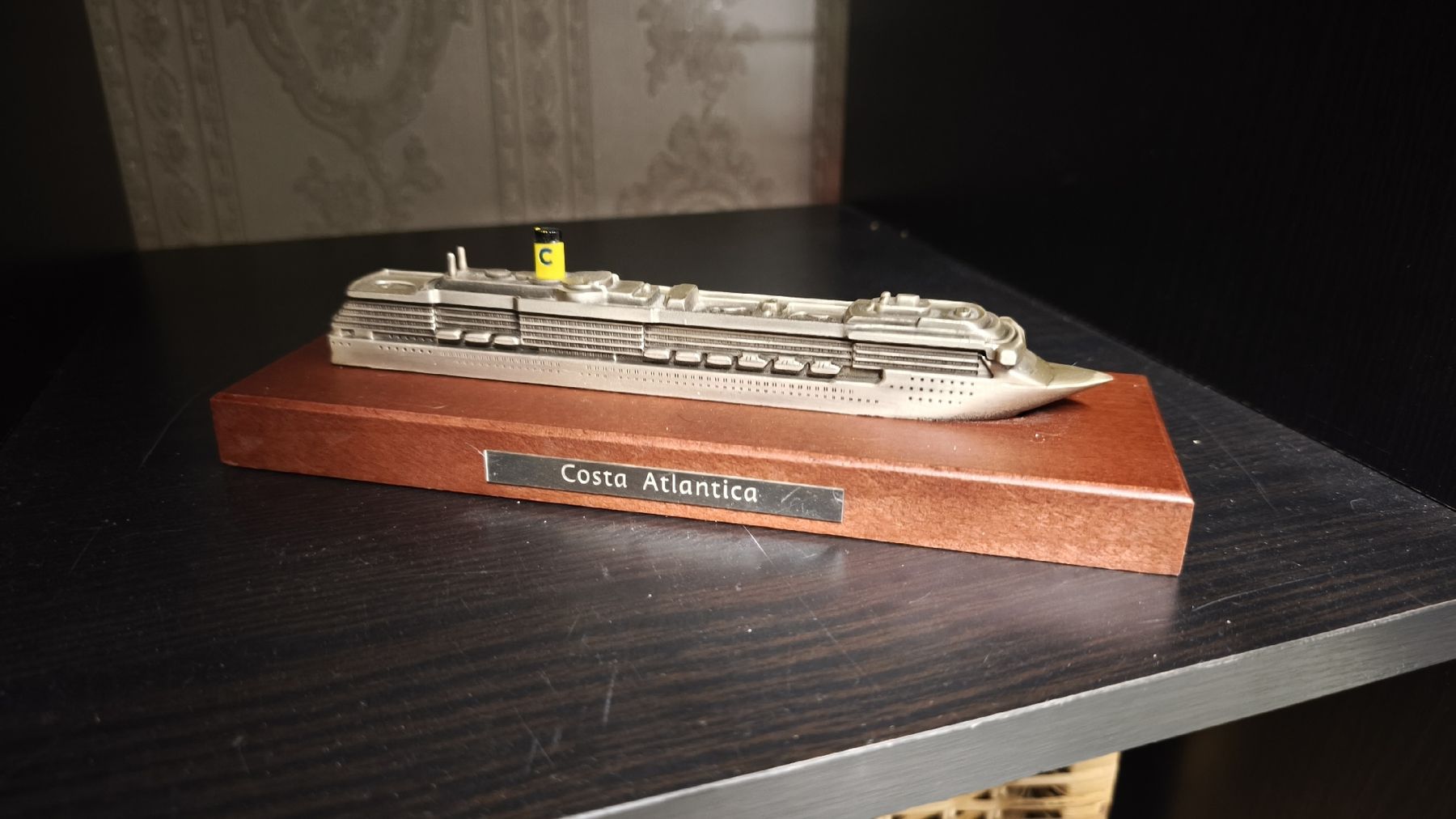 Modellbausätze & Standmodelle: Costa Atlantica Schiffsmodell – Gebraucht aus Gränichen von H-wie-Holzig
