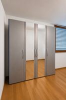 MANN Switzerland Kleiderschrank – 4-türig mit 2 Spiegeln
