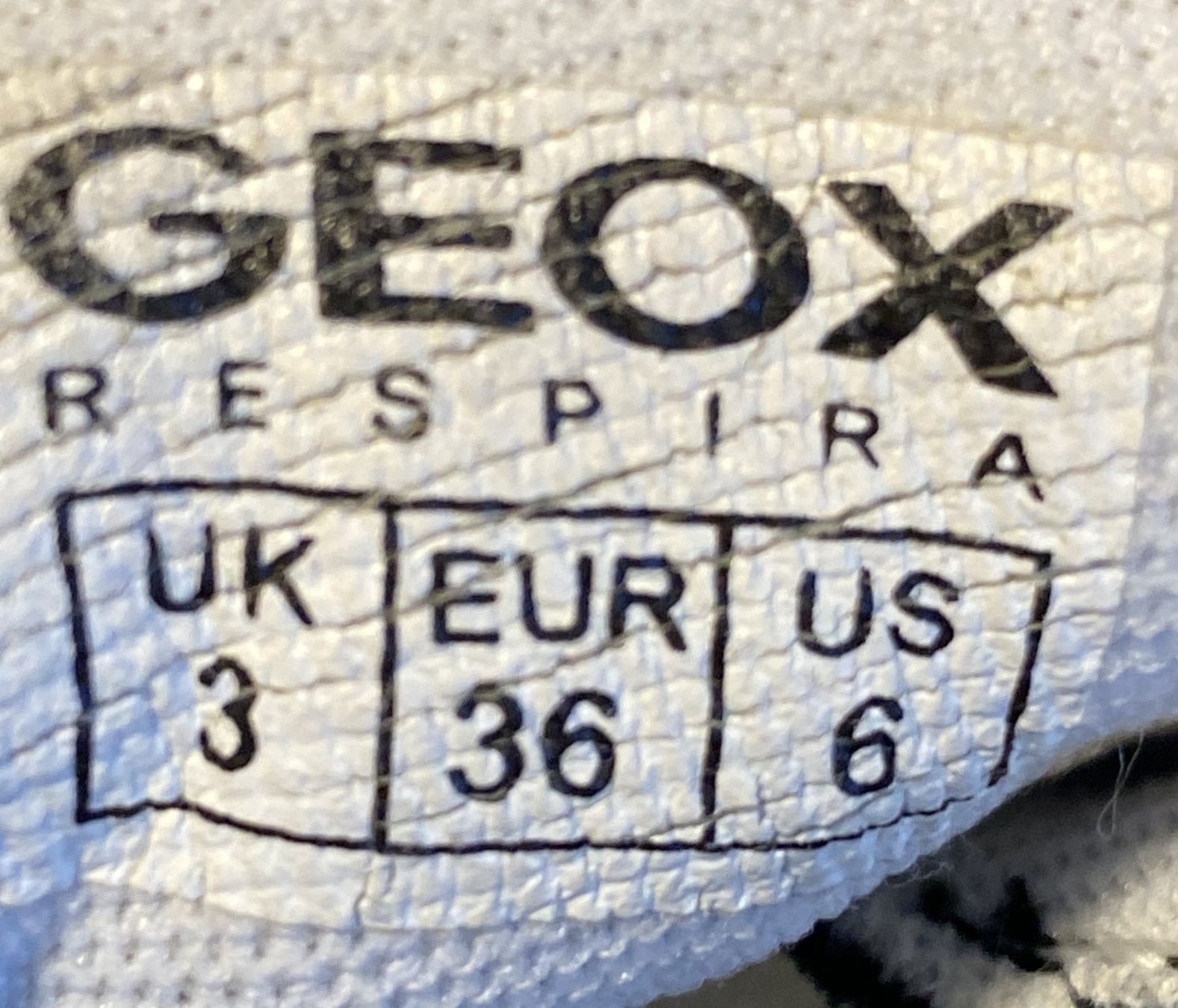 Geox Scarpe da donna: GEOX schwarze Leder Sneaker - Sohlenlänge 24cm – Usato da Allschwil venduto da Rosenfee 4