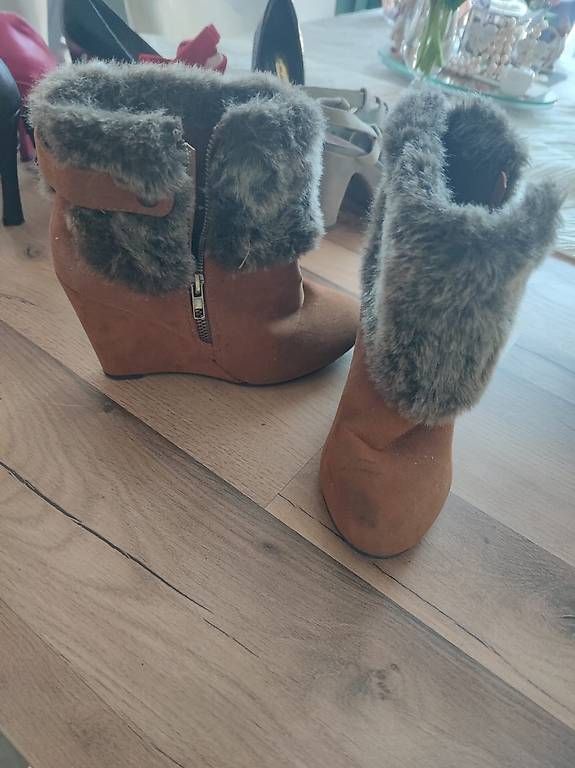 Chaussures femmes: Stiefel Grösse 38 – D'occasion à Biel-Benken BL par AngiSchaefer