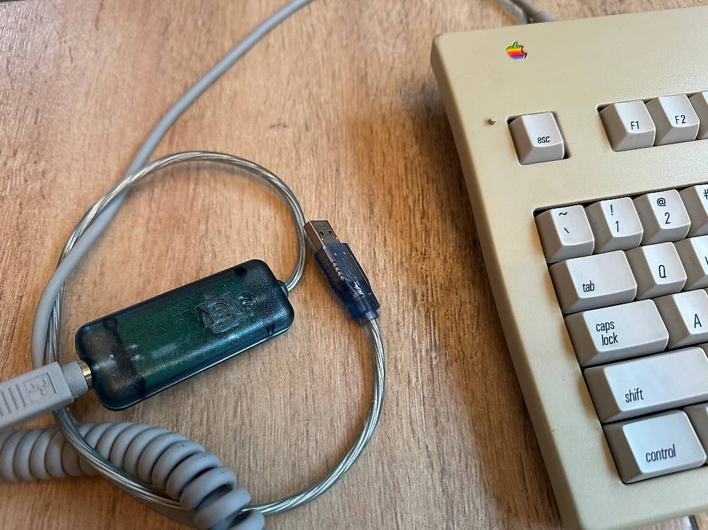 Apple Tastiere: Apple Extended Keyboard II M3501 US Layout + ADB Adapter – Usato da Zürich venduto da cocoapriest 1