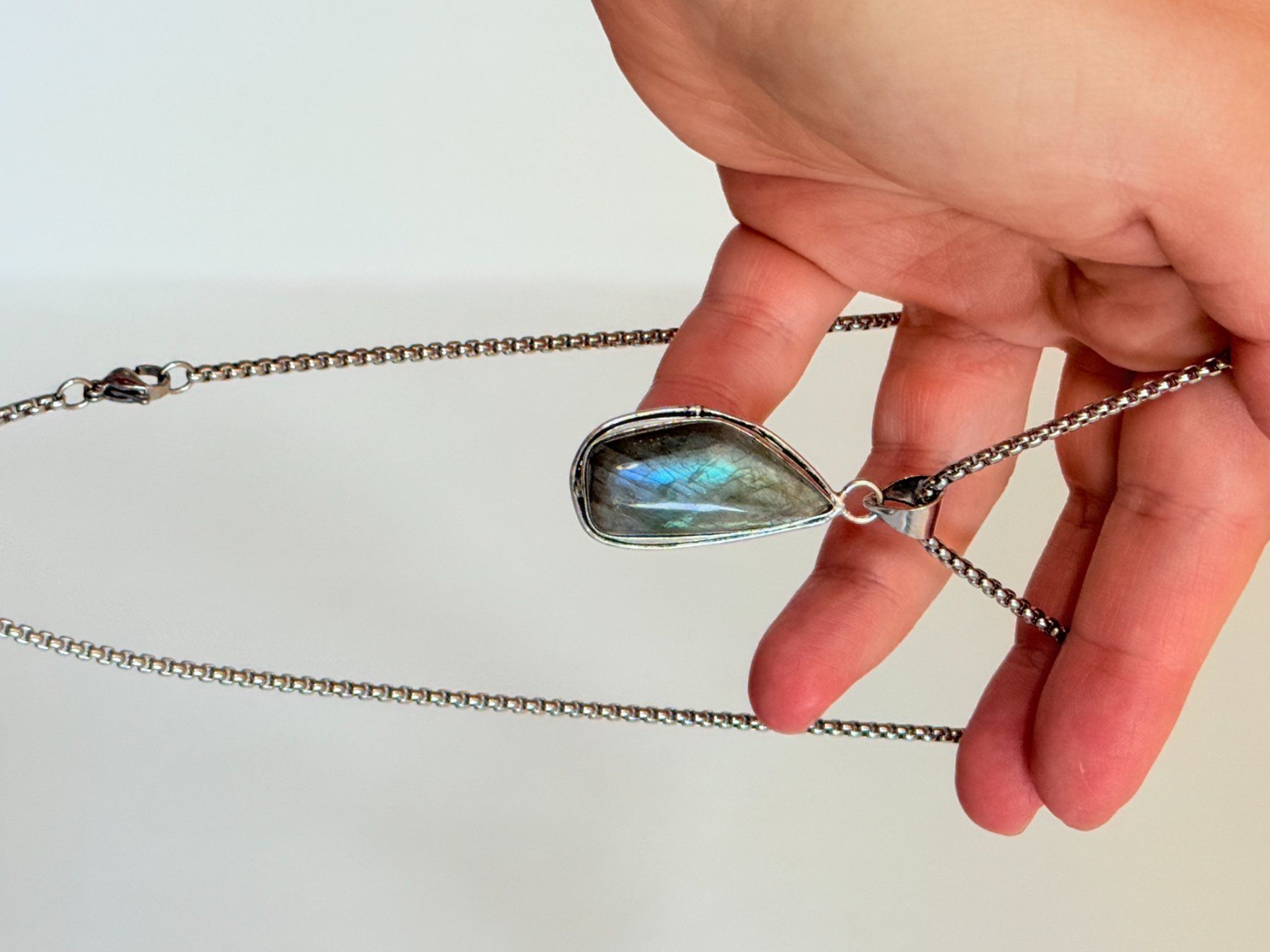 Ketten: Collier avec labradorite - Élégant & Naturel! – Neu und originalverpackt aus Genève von AWWA 9