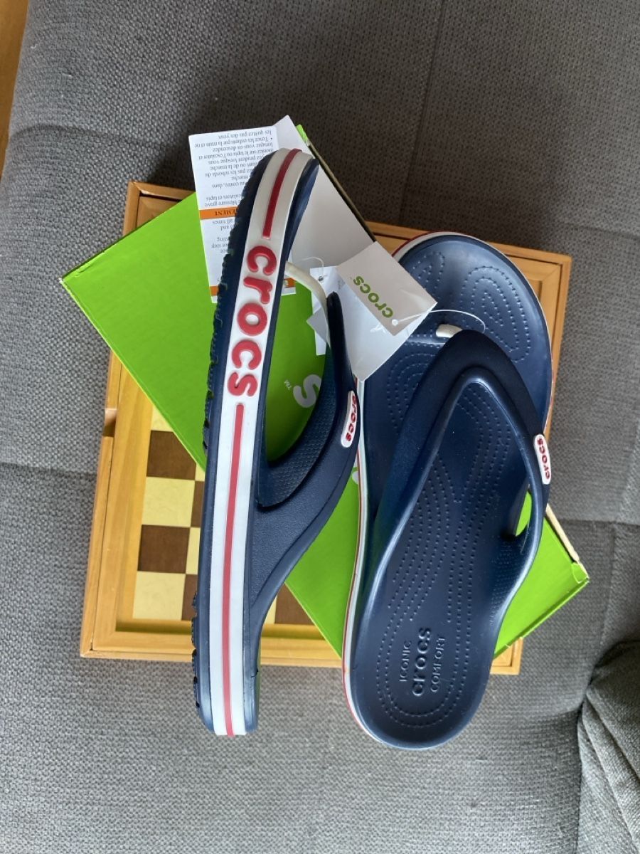 Herrenschuhe: Crocs Pantoletten-Zehentrenner – Neu und originalverpackt aus Sennwald von hosszidavid