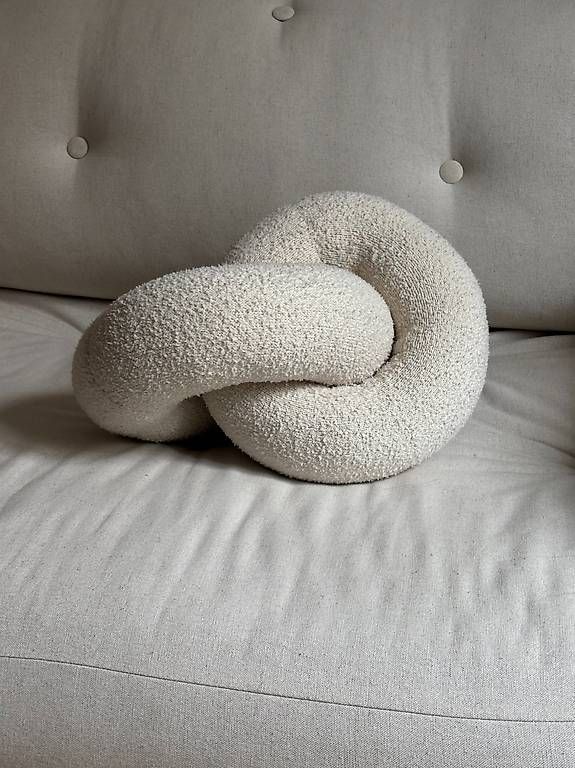 Cuscini: Gestricktes Bouclé-Kissen – Usato da Zürich venduto da Pisei90