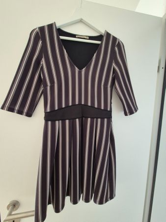 Gestreiftes Kleid, schwarz-weiss-olivegrün,  ✨