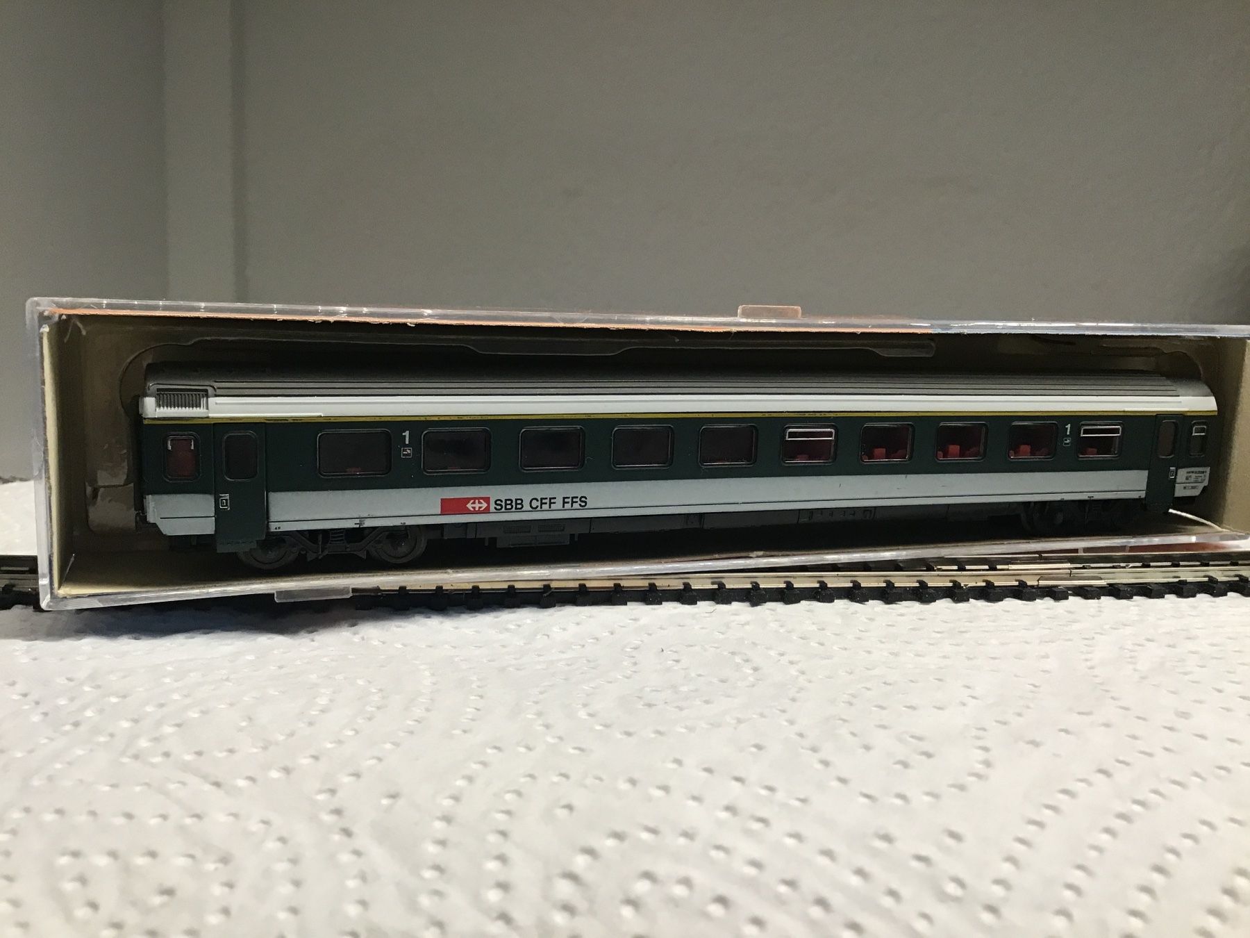 Roco Modelleisenbahnen: Roco SBB Wagen, N Spur, – Defekt aus Männedorf von Spezial-Modelle