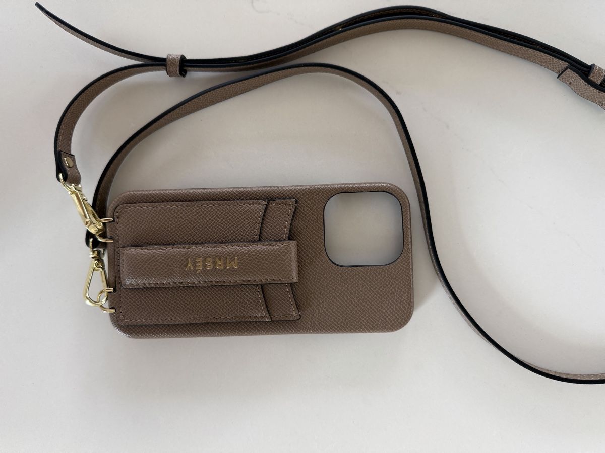 Mrséy Cover & Protezioni schermo: MRSÉY iPhone Hülle mit Strap - Taupe für 16 Pro Max – Nuovo (secondo la descrizione) da Rohrbach venduto da WhiteCornus 1