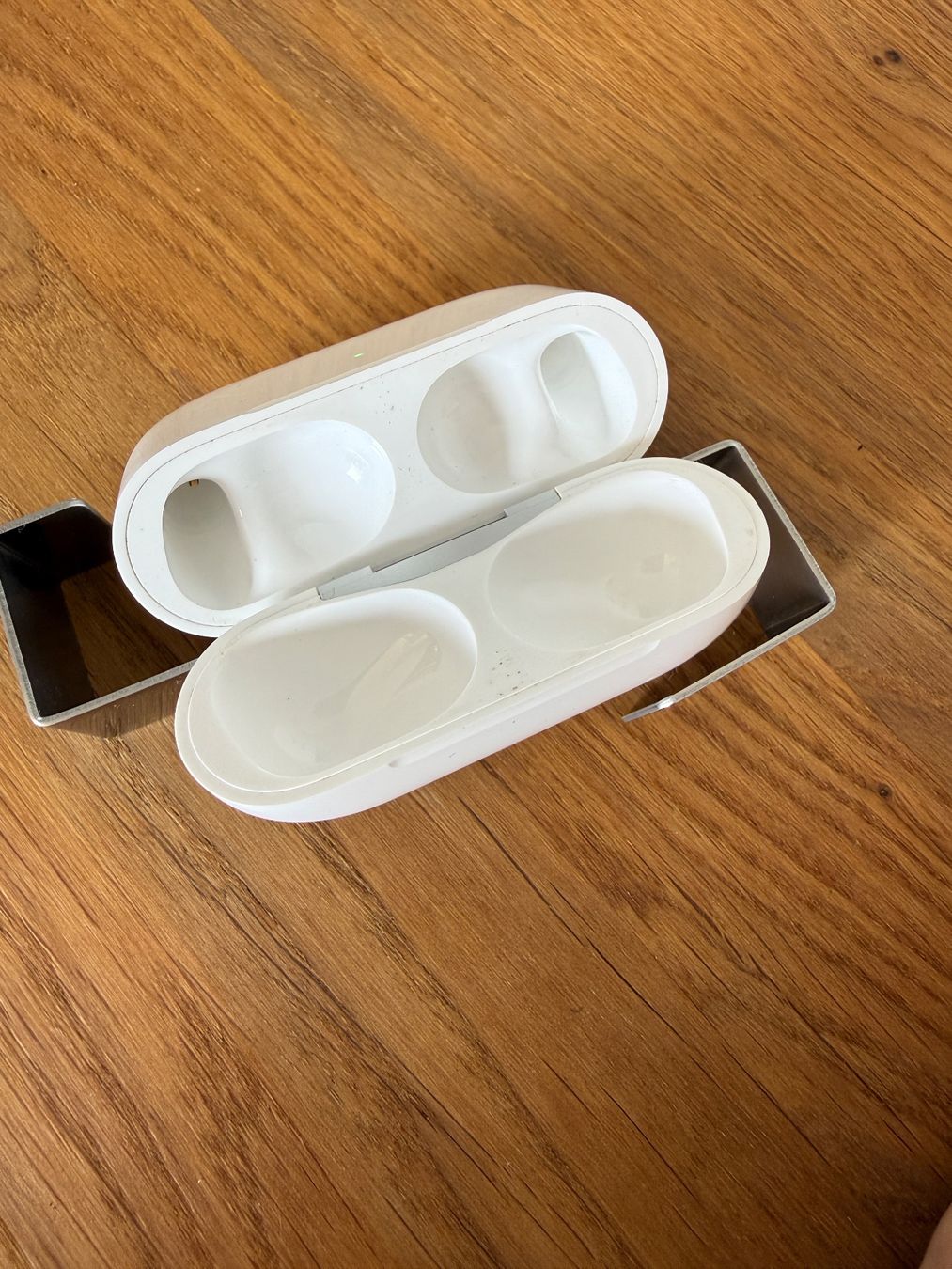 Apple Kopfhörer: APPLE AirPods Pro 2 Charging Case – Gebraucht aus Lausanne von Nine1982 2