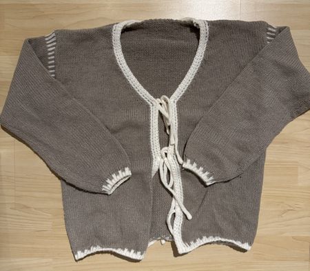 Strickjacke beige mit Schnürung Grösse S