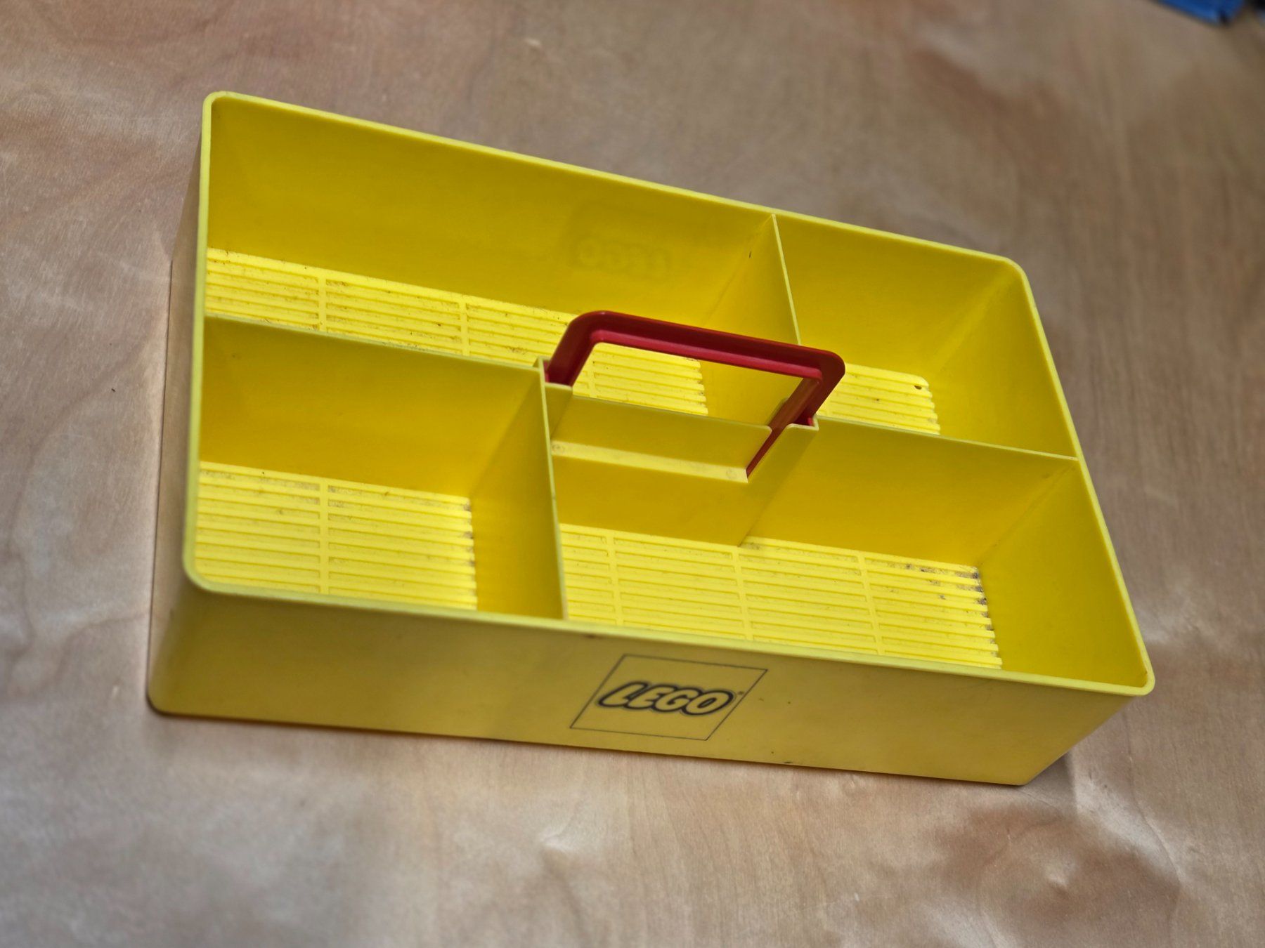 Lego Kit di costruzioni: LEGO Storage bin06pb01 Yellow Storage Bin – Usato da Basadingen venduto da tot_59zf