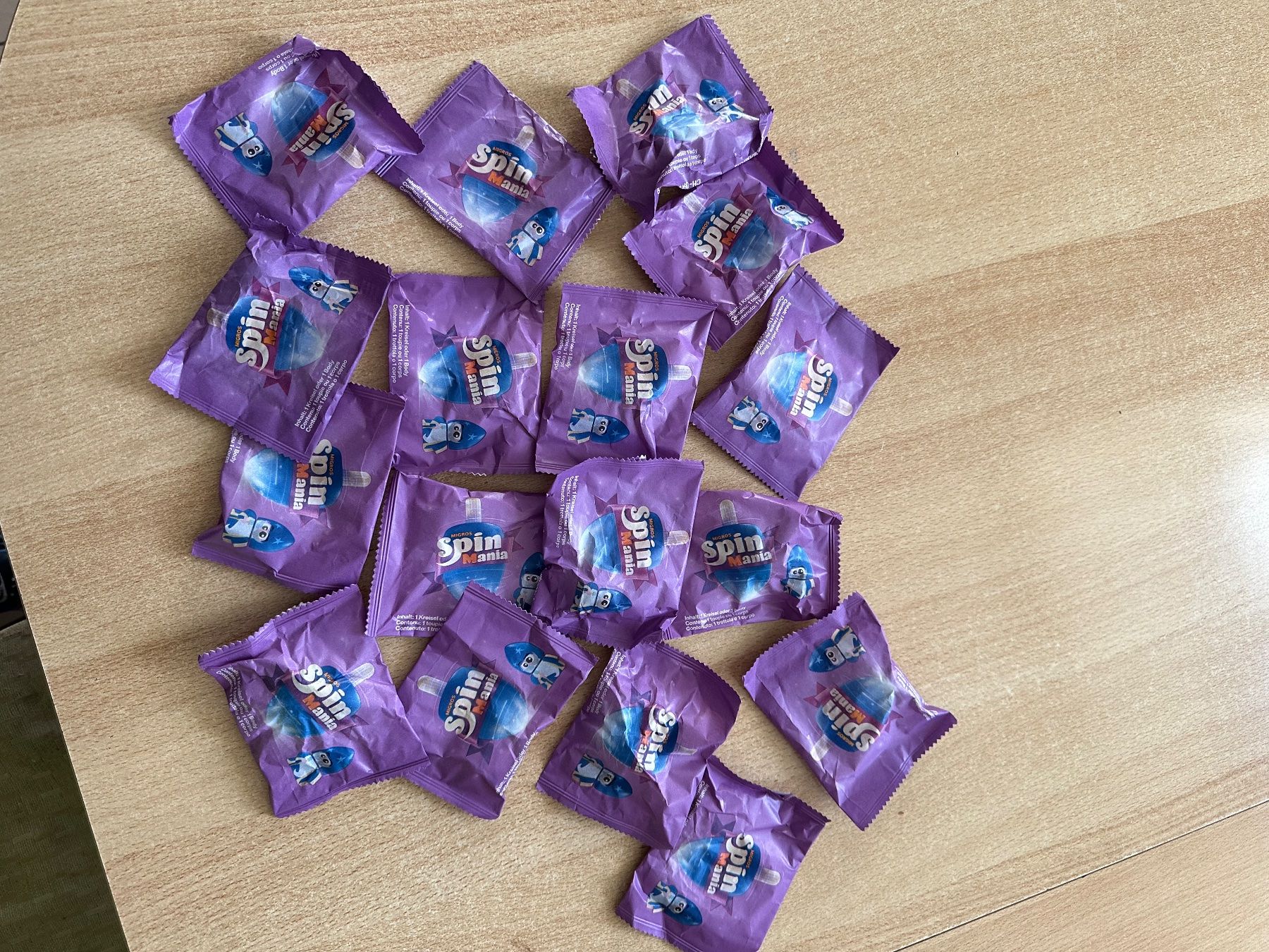 Migros Giocattoli: 17 sachet Migros toupie – Nuovo e nell'imballaggio originale da Le Brassus venduto da lionete02