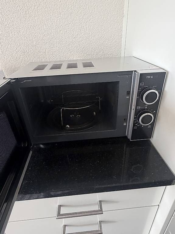 Appareils de cuisine: Severin 2-1 Mikrowelle mit Grill – D'occasion à St.Gallen par Didi1969 1
